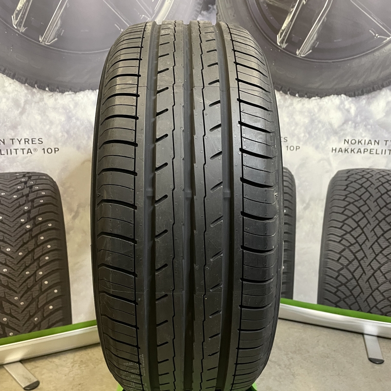 Yokohama BluEarth-ES ES32 215/55R17 94V TL