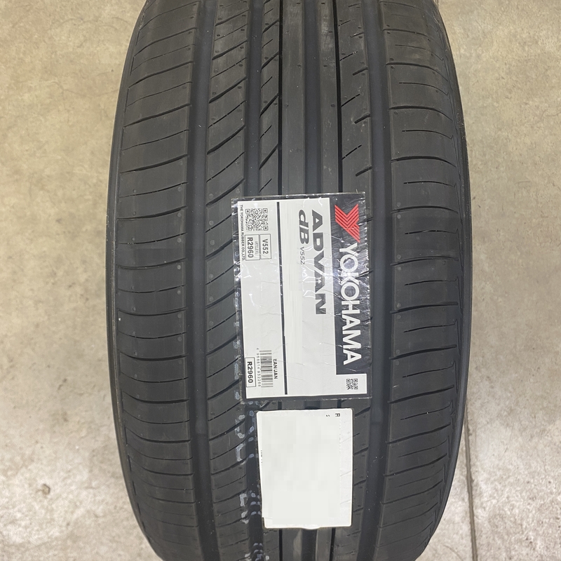 Yokohama Advan dB V552 245/40R20 99W TL