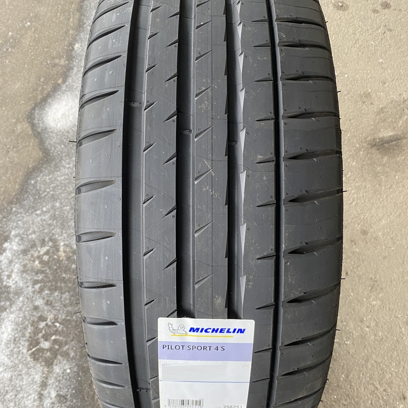 Michelin Pilot Sport 4 S 325/35ZR22 114(Y) XL  MO1 TL